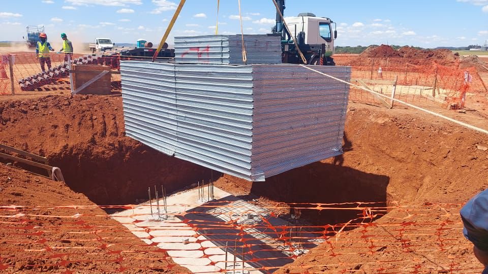 Produtividade e Inovação: Descubra as Vantagens da Forma Incorporada para a sua obra | Grupo Life Grupo Life | Com nossas soluções, não há necessidade de desforma, uma vez que a forma fica incorporada à estrutura mesmo depois da concretagem.